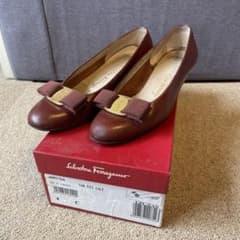 メ*♡様 Salvatore Ferragamo 茶色パンプス 4Cのサムネイル