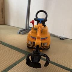 ショベルカー 乗用玩具 足けりのサムネイル