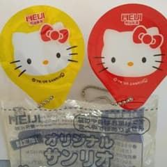 明治乳業ノベルティ　キティちゃん　キーホルダー　2個のサムネイル