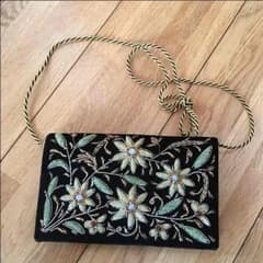 刺繍  クラッチバックのサムネイル