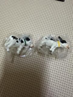 【値下げ中】子ウシアピるチャーム 緑　黄色 2点セットのサムネイル