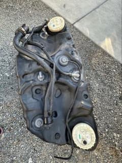 200系クラウン　燃料タンク 200系クラウン 燃料タンク - メルカリ