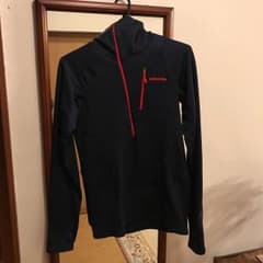 【美品】パタゴニア R1 フーディー x-small ネイビーブルーのサムネイル