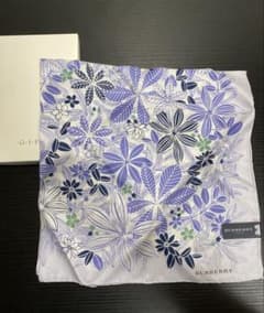 BURBERRY ハンカチ 花柄 ブルー系のサムネイル