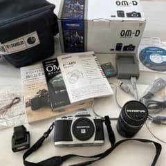 OLYMPUS OM−D E−M5 OM-D E-M5 SILVERのサムネイル