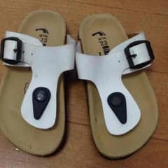 BIRKENのキッズサンダルのサムネイル