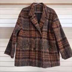 ブラウン系チェック柄ダブルブレストコートのサムネイル