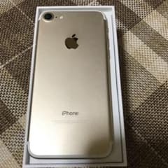 iPhone 7 Gold 128 GB SIMフリーのサムネイル