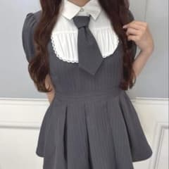 evelyn ネクタイ付きタックプリーツワンピース グレーのサムネイル