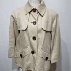 ベージュ ボタン付き カジュアルジャケット