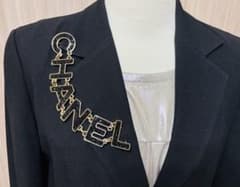 CHANEL ロゴブローチのサムネイル