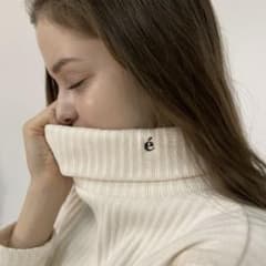 é embroidery rib knit high neck ivoryのサムネイル