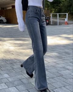 SHEIN DAZY フレアデニム　ジーンズのサムネイル