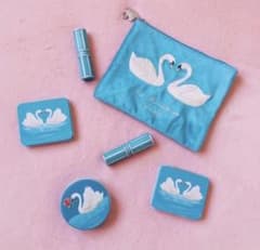 ラデュレ 2019 クリスマスコフレ 白鳥限定ポーチ 完売品 - メルカリ