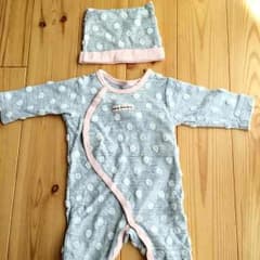 新生児ロンパースと帽子セットのサムネイル