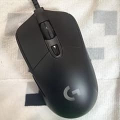 Logitech G703ゲーミングマウスとホワイトキーボードのサムネイル