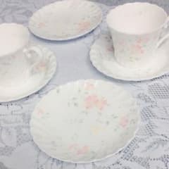 ティーカップとケーキ皿のサムネイル