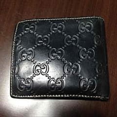 値下げ中   GUCCI二つ折り財布のサムネイル