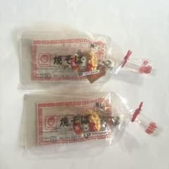 ハローキティ マルちゃん焼そば ストラップ 2個セットのサムネイル