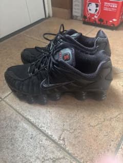 NIKE SHOX ブラック スニーカーのサムネイル