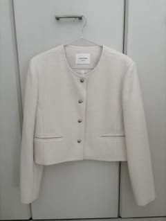 ACOLLECTION ノーカラージャケット ホワイト クロップド丈のサムネイル