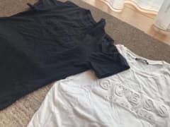 ゲスのシンプルお洒落Tシャツ2枚セット　Mのサムネイル