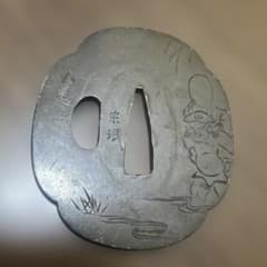 刀装具 鍔 鉄地 人物文様 骨董 日本刀 侍　縁 刀装具 鍔 鉄地 人物図 骨董 日本刀 侍 縁 - メルカリ