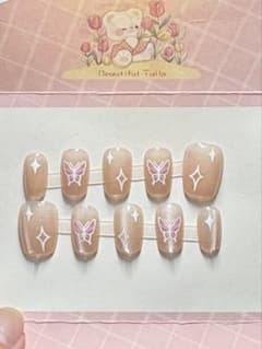ネイルチップ 蝶々 キラキラ ベージュのサムネイル