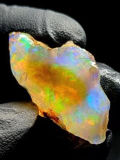 【33ct】エチオピアオパール　原石　鉱物　標本　虹　コントラルスオパール 33ct】エチオピアオパール 原石 鉱物 標本 虹 コントラルスオパール