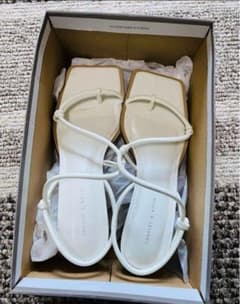 未使用　CHARLES&KEITH サンダンルのサムネイル