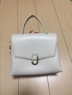 CHARLES & KEITH ハンドバッグのサムネイル
