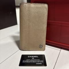 ⭐︎CHANEL⭐︎二つ折り財布/ゴールド金具〜ノベルティ〜 正規品・高級 CHANEL 二つ折り長財布 シャネル ゴールド - メルカリ