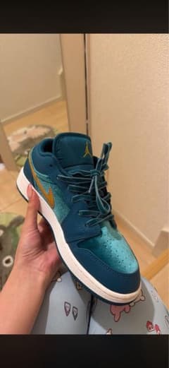 NIKE AIR JORDAN 1 LOW GS LIMITED EDITIONのサムネイル