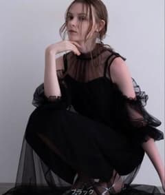 チュールレイヤード オフショルダー ブラックドレスのサムネイル