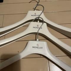 MONCLER ホワイトハンガー 3本セット - メルカリ