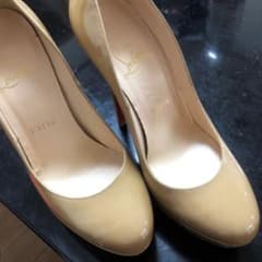 Christian Louboutin ベージュ パンプス 高ヒールのサムネイル