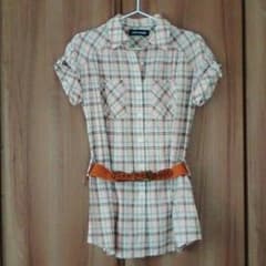 美品☆セシルのベルト付ピンク系チェックシャツのサムネイル