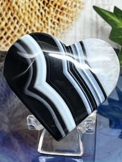 天然石 高品質 ブラック瑪瑙 水晶共生 ぷっくりハート 握り石 台座