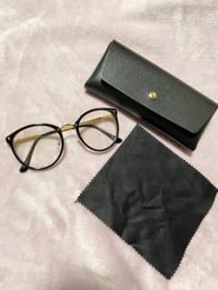 黒ぶち　伊達メガネのサムネイル