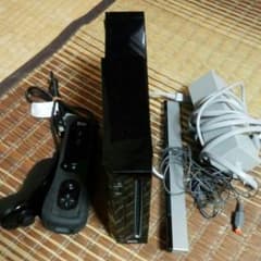 送料込み　Wii　本体のサムネイル