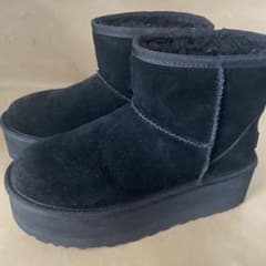 UGG ブラック ムートンブーツ　クラシックミニのサムネイル