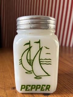 アンティーク　ミルクガラス　調味料入れ　ソルトペッパー　ヨット　グリーンアメリカ