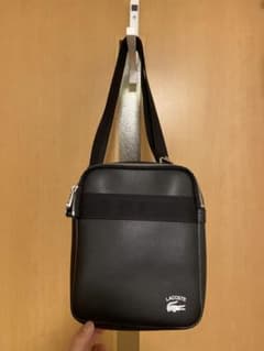 【極美品】LACOSTE ブラック ショルダーバッグのサムネイル
