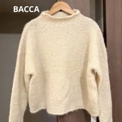 BACCA アイボリー モヘア混合 長袖セーターのサムネイル