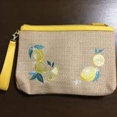 クラッチバッグ　レモンの刺繍柄　かご素材のサムネイル