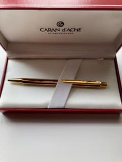 Caran d'Ache ボールペン ゴールドカラー ケース付きのサムネイル