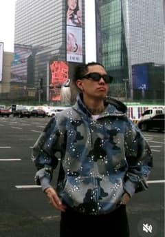 即完売　BOTT Zip Hoodie Tiji Jojo kZm 着用 即完売 BOTT Zip Hoodie Tiji Jojo kZm 着用 - メルカリ