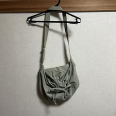 ユニクロU ドローストリングショルダーバッグ 初期型のサムネイル