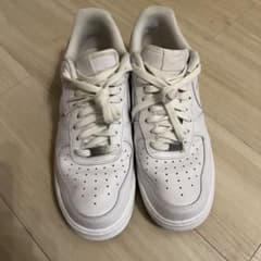 Nike Air Force 1 ホワイトスニーカーのサムネイル