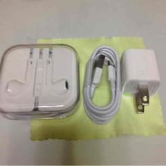 iPhone5cの充電器とイヤホンのサムネイル